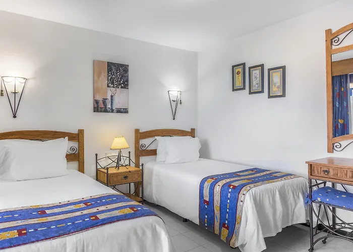 Aparthotel Club Cala Blanca 4*