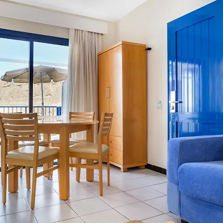 Apart-hotel Club Cala Blanca 3*