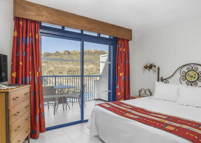 Aparthotel Club Cala Blanca 4*