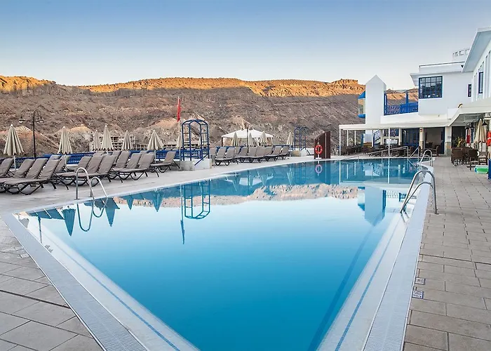 Ξενοδοχείο με διαμερίσματα Club Cala Blanca 4*